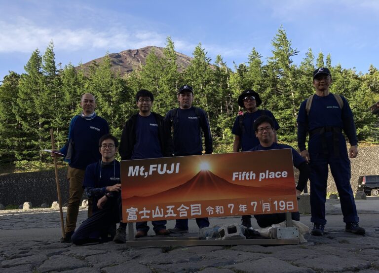 登山前の集合写真